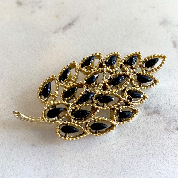 Gerry’s Jewelry Vintage Leaf Gerrys Filigree Brooch Black Enamel